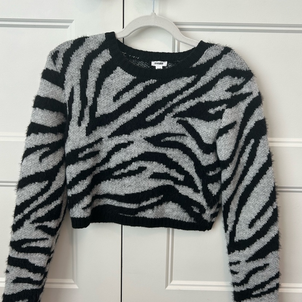 Garage zebra cropped sweater, size xs